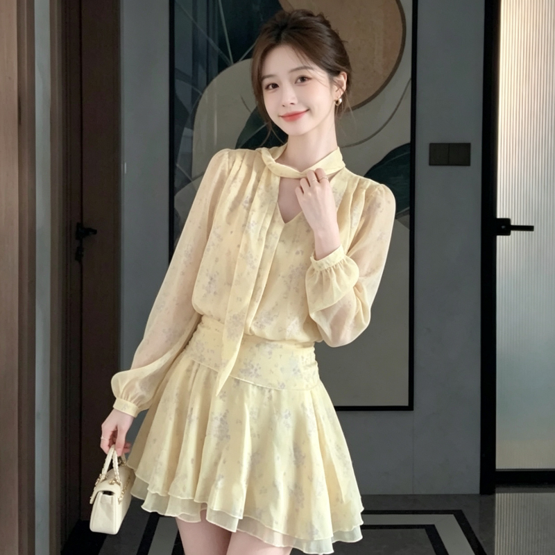 Tea Break Holiday Gentle Style Floral V-Neck Long-Sleeve Dress for Women Early Spring and Autumn Light Yellow Ribbon Waist-Cinching Short Dress Tea Break Holiday Gentle Style Floral V-Neck Long-Sleeve Dress for Women Early Spring and Autumn Light Yellow Ribbon Waist-Cinching Short Dress
