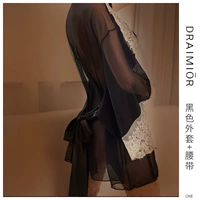 Черная куртка, ремень