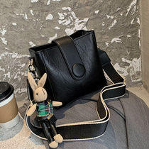 Bucket Bag Women 2022 New Tide Han Version 100 Hitch Niche Design Single Shoulder Bag Ocean Gas Broadband Casual Diagonal Satchel