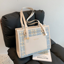 This years popular plaid single shoulder bag wrapped in womens summer fashion 2022 new tide 100 hitch a little crowdsourced tote bag