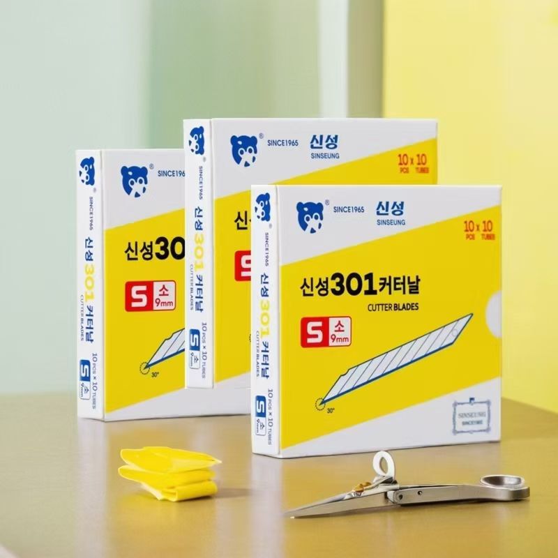 Korean S301 Utility Knife Small Size for Cutting Paper, Car Wrapping, and Film Application, 9mm Utility Knife Blade Korean S301 Utility Knife Small Size for Cutting Paper, Car Wrapping, and Film Application, 9mm Utility Knife Blade
