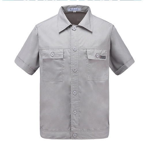 Лето притворяется человеком, который строит старую и турбулентную оценку практики трудовой практики