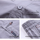 Лето притворяется человеком, который строит старую и турбулентную оценку практики трудовой практики