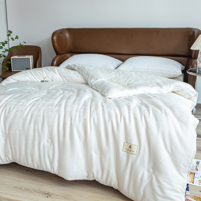 Light and luxurious 80 wood-burn soy beans by summer thin winter quilt primary and secondary antibacterial four seasons by the core-Taobao