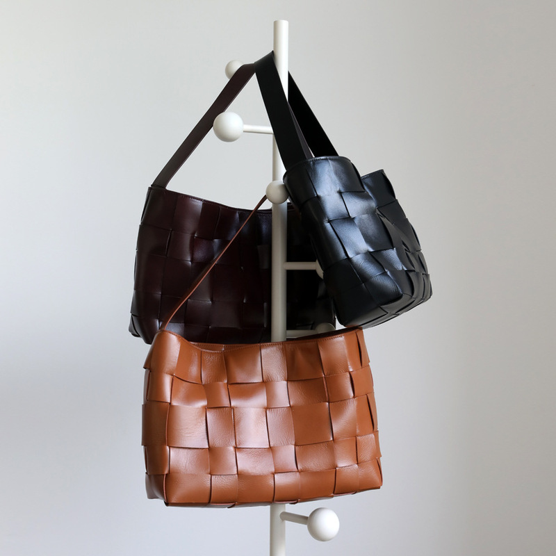2025 New Niche Design First-Layer Cowhide Woven Shoulder Underarm Bag Large Capacity Document Commuting Tote Bag for Women 2025 New Niche Design First-Layer Cowhide Woven Shoulder Underarm Bag Large Capacity Document Commuting Tote Bag for Women