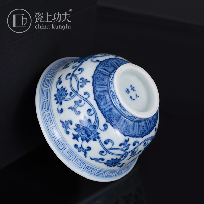Blue and white porcelain on kung fu bound branch lotus pressure hand cup jingdezhen hand - made ceramic kung fu tea tea set single cup sample tea cup