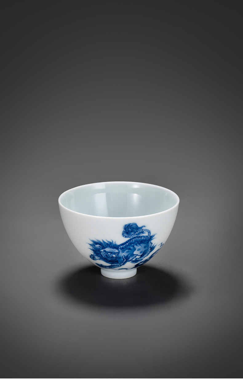 Blue and white lion big heart cup of jingdezhen porcelain on kung fu tea pure manual hand - made sample tea cup kung fu tea cups