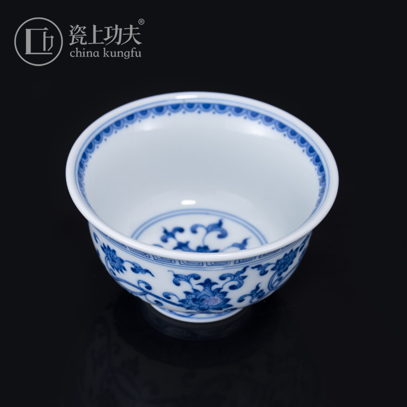 Blue and white porcelain on kung fu bound branch lotus pressure hand cup jingdezhen hand - made ceramic kung fu tea tea set single cup sample tea cup