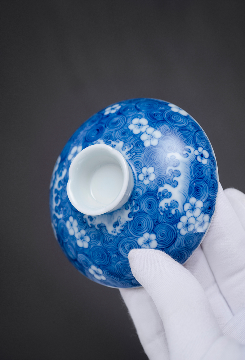 Kung fu tea set on the porcelain ceramic tureen pure manual three tureen jingdezhen blue and white porcelain cups in use