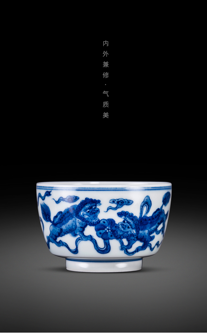 The Jingdezhen blue and white unicorn hand - made maintain master cup single CPU ceramic bowl kung fu tea tea tea cup