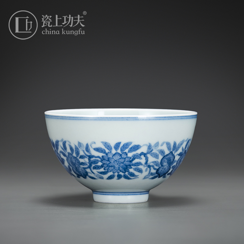 Porcelain jingdezhen blue and white Porcelain live on kung fu masters cup peach sample tea cup single CPU personal cup with a gift