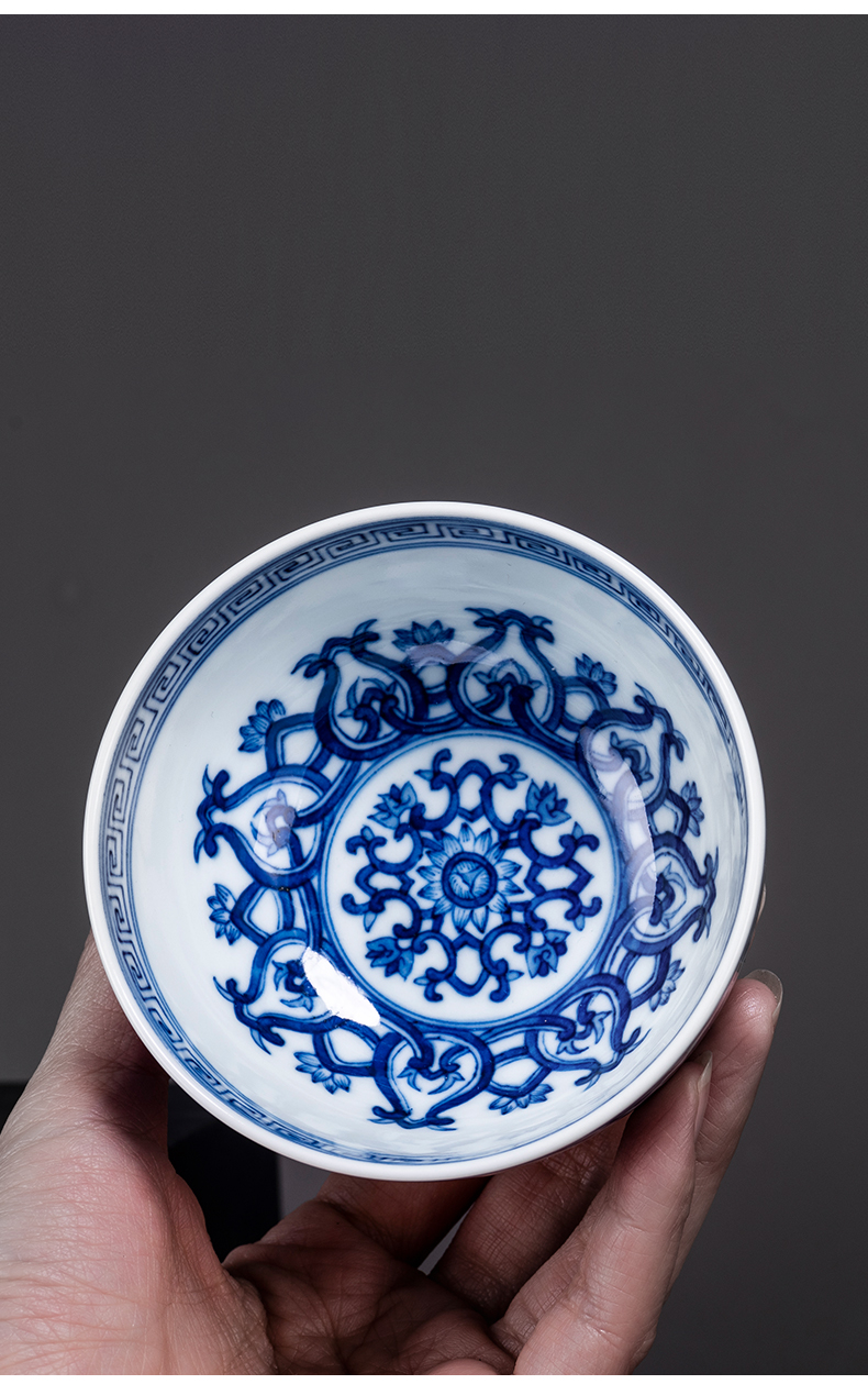 Blue and white porcelain of jingdezhen maintain ceramics hand - made flowers master cup kung fu tea cup sample tea cup tea bowl