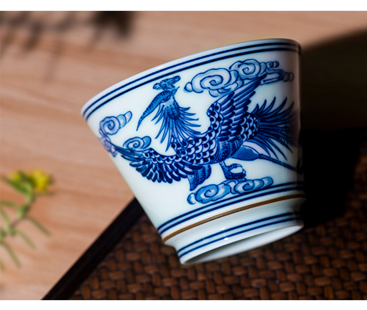 Jingdezhen blue and white porcelain ceramic cups hand - made longfeng lines perfectly playable cup paint for a cup of retro master cup only