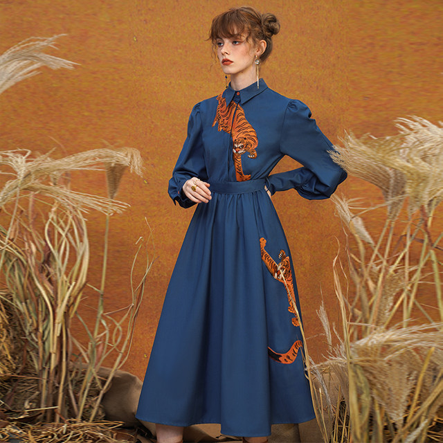 Kamo original tiger embroidered long-sleeved dress