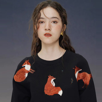 Kamo Original Design Red Fox Sweatshirt with Exquisite Embroidery, Loose Fit, Round Neck Top, Age-Reducing, Soft and Cozy, New Spring and Autumn Style