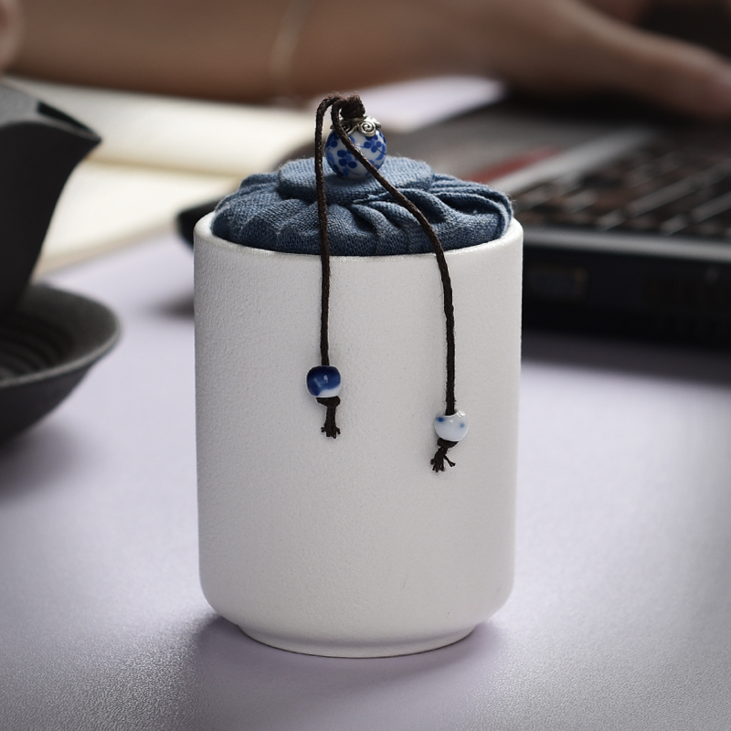 Tea pot ceramic seal shut down 5 fold 】 【 household porcelain jar mini small travel storage tank Tea