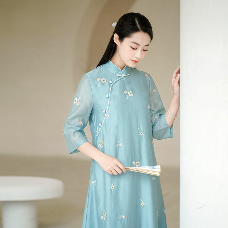 At the beginning of China's summer 2023 new high - end fairy women retro - medium tea dress improved flagrobe dress
