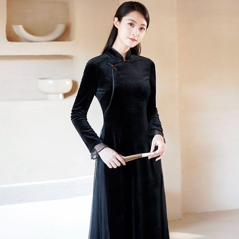 Chuchan Chinese style 2022 autumn and winter women's retro slim fit velvet silk wrinkled black modified Aodai cheongsam dress