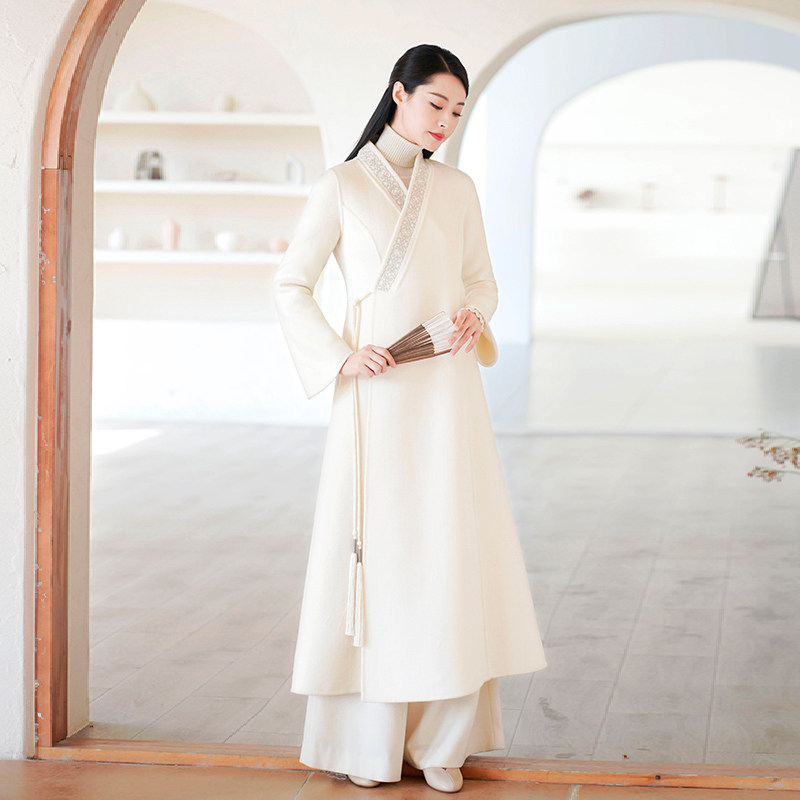 First cicadas Chinese Wind Han clothes autumn and winter ladies dress white new bifacial, and improved Chinese-style Thickened Tea Jacket Coat coat Grand coat