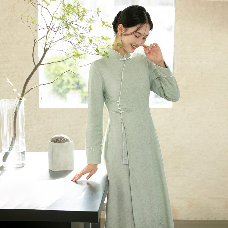 Demi-season cheongsam, Chinese style