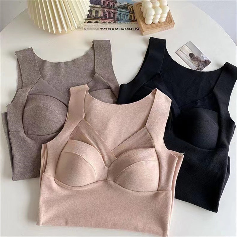 A pure and pure to wear bra with bra's own chest pad to soft spontaneous heat Developer warm vest