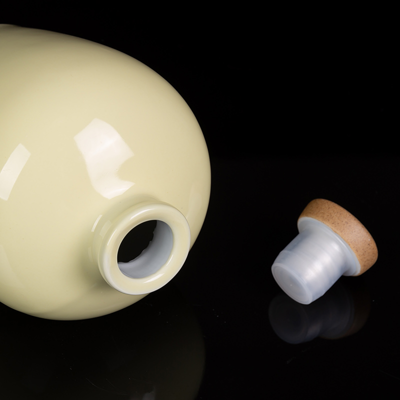 Jingdezhen creative an empty bottle bottles home antique white wine wine bottle sealed ceramic jars mailed to pack a kilo