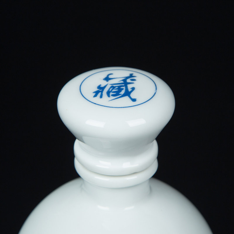 Jingdezhen ceramic jars half jins of a small bottle home antique white wine bottle is empty wine bottle seal Chinese terms bottle