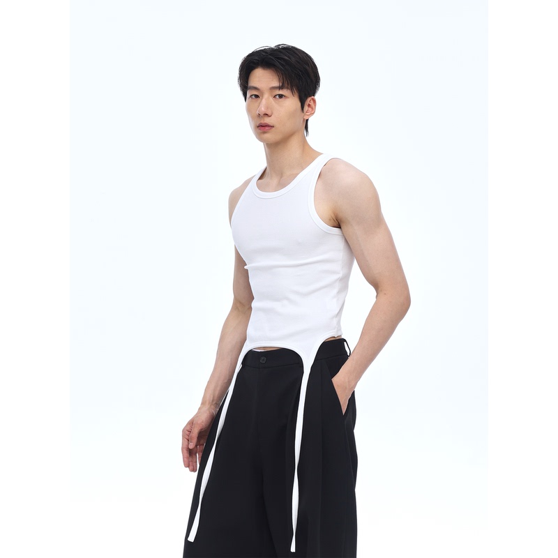 Summer Fashion Front Line: White Vest with Curved Ribbon Design, Short Style, Textured Round Neck, Wide Shoulders, Versatile Summer Fashion Front Line: White Vest with Curved Ribbon Design, Short Style, Textured Round Neck, Wide Shoulders, Versatile