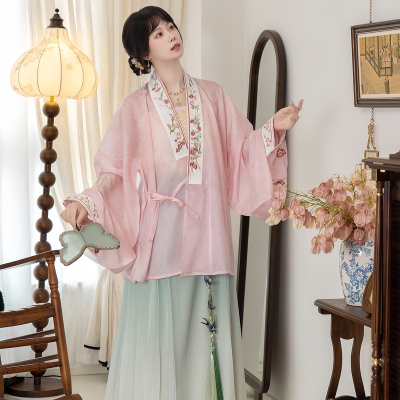 Mingyue Xuan Taoxi Yanguai Original Ming Dynasty Style Hanfu for Women, Matching Set with Pipa Sleeves and Embroidery Mamian Skirt Clearance Sale Mingyue Xuan Taoxi Yanguai Original Ming Dynasty Style Hanfu for Women, Matching Set with Pipa Sleeves and Embroidery Mamian Skirt Clearance Sale