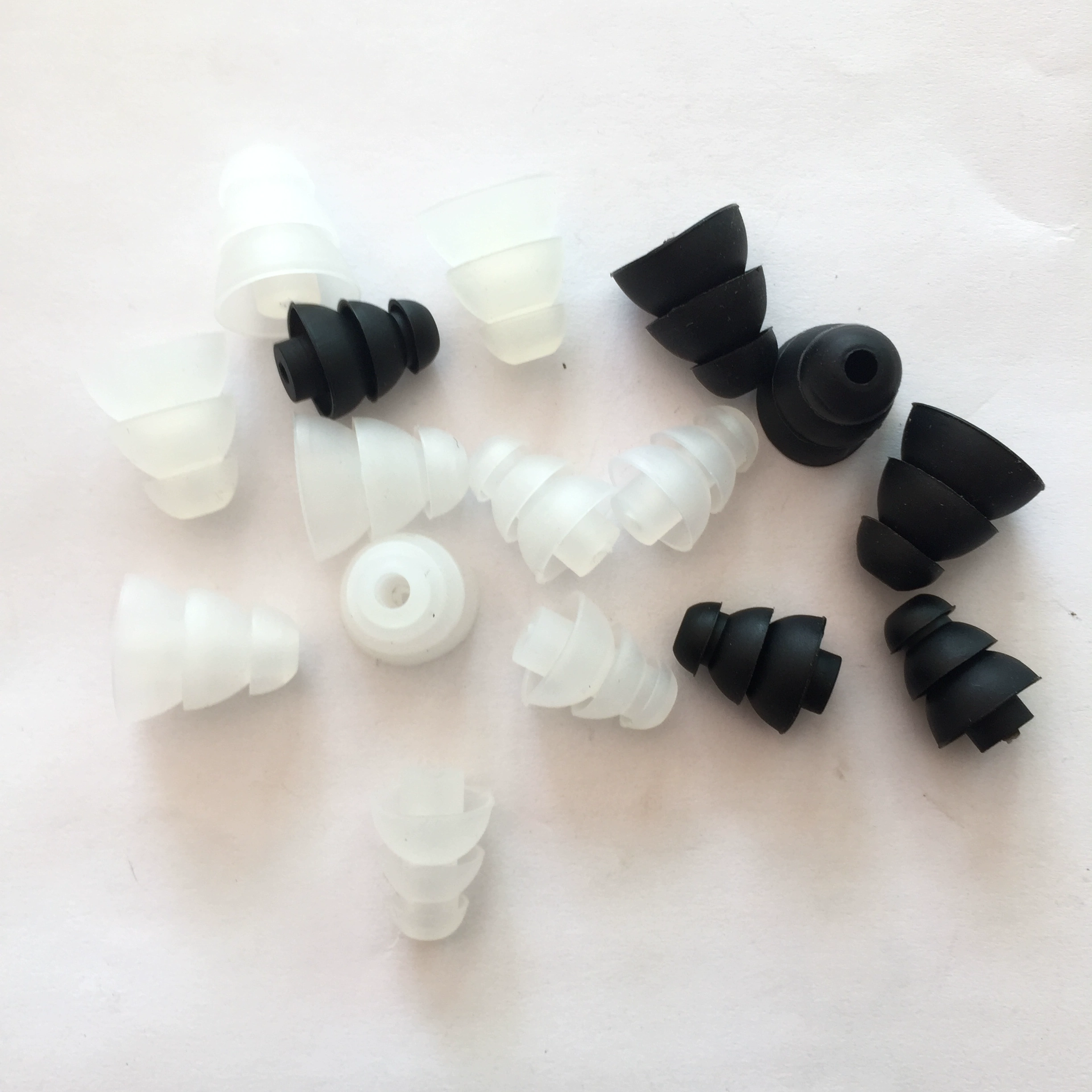 Ba lớp nút bịt tai silicon lỗ nhỏ phụ kiện ống tay áo Shure se215 535 425 Yintemei earplug earplug. - Phụ kiện MP3 / MP4