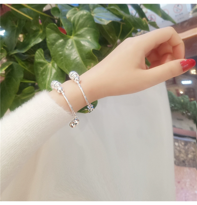 Mạ điện 925 sterling bạc bốn hạt trung chuyển rỗng đẩy vòng tay chuông kéo khí chất nữ màu trắng nhỏ phụ kiện tươi - Vòng đeo tay Cuff
