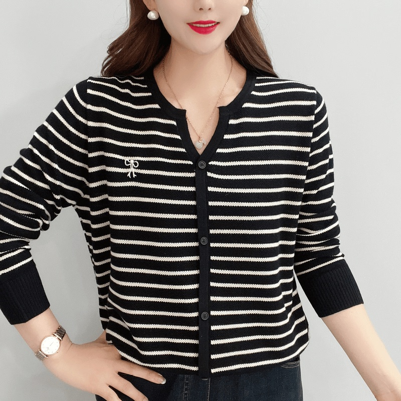 Middle-Aged Mom's Striped Long-Sleeve Pullover Knit Sweater for Women, New Autumn and Winter Style, Loose Fit, Tummy-Covering, Outerwear Top Middle-Aged Mom's Striped Long-Sleeve Pullover Knit Sweater for Women, New Autumn and Winter Style, Loose Fit, Tummy-Covering, Outerwear Top