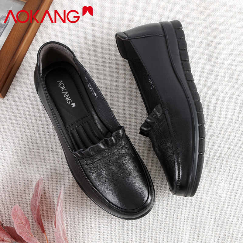 Okang Woman Shoes Soft Soft Soft Soft Soft Soft Mommer Shoes Summer Flat Solid Shoes Middle Age Slip Shoes