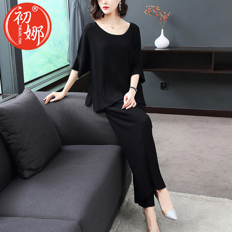 Casual style lụa băng hai mảnh quần rộng chân lỏng lẻo vừa vặn kích thước chương mỏng mỏng thấp cổ đan bộ áo phụ nữ hàng đầu của