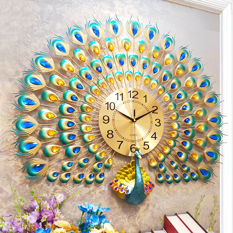 Love makeup peacock wall clock living room personality European creative clock home fashion mute decoration atmospheric quartz clock
