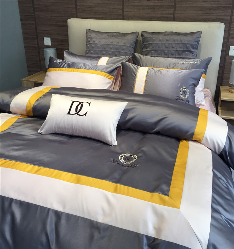 Giường cotton bốn bộ lưới băng đỏ Châu Âu lụa mềm mượt đơn giản trải chăn 1,5 / 1,8m giường - Bộ đồ giường bốn mảnh chăn ga cao cấp luxury