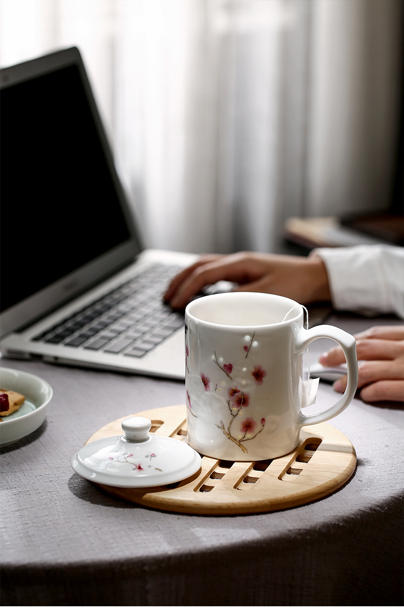 New colors and exquisite fragrance waft of jingdezhen ceramic cups with cover the name plum blossom put in winter festival office gifts cups