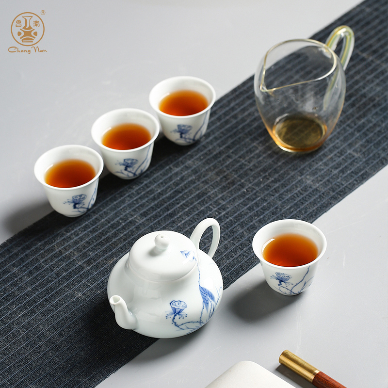 Blue and white landscape prosperous south ceramics hand - made a pot of four cups a gift fair keller delicate jingdezhen tea set