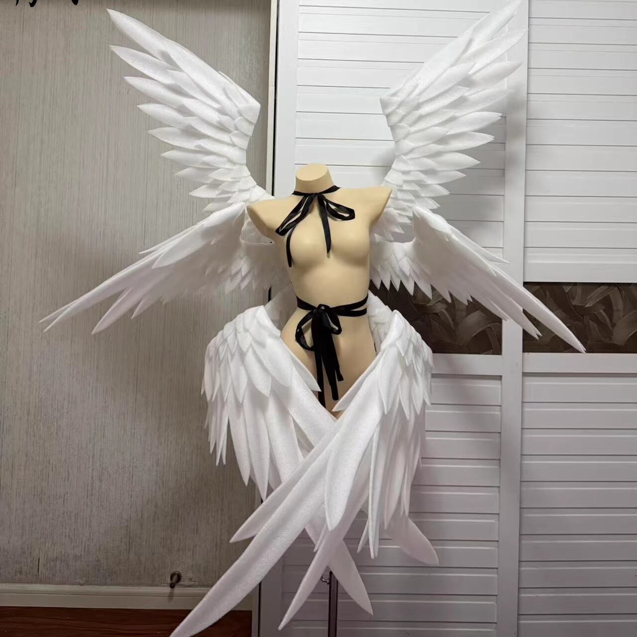 羽毛姐 媚眼 迷离 勾人 还休 的 性感 图片