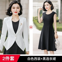 Белый пиджак классического кроя, платье