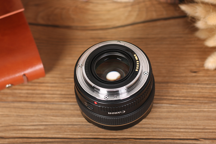 Ống kính tiêu cự cố định Canon EF 50mm f / 1.4USM SLR cố định tiêu cự cố định khẩu độ lớn nền mờ chân dung 50 1.4