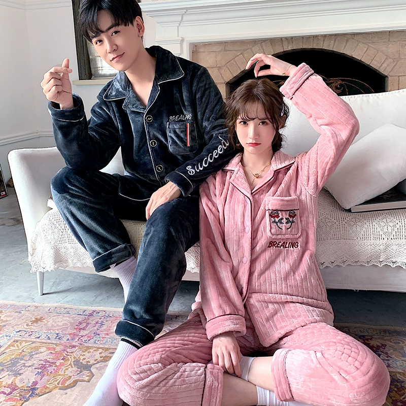 Cặp đôi pyjama mùa thu và mùa đông mô hình san hô nhung dày đồ ngủ mùa đông nam cộng với nhung flannel bộ đồ phụ nữ dịch vụ tại nhà - Bộ Pajama