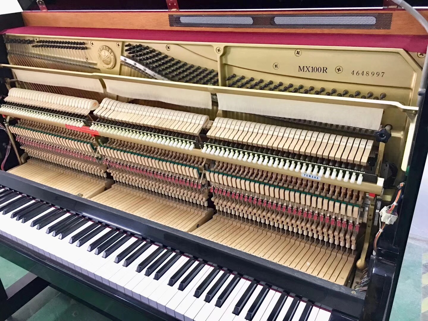 Nhật Bản nhập khẩu đàn piano thẳng đứng Yamaha MX100r cho học sinh trưởng thành tự động chơi thử 	đàn piano mini giá rẻ
