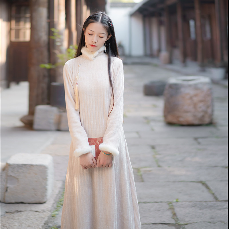 Xiaogongzi) Floating life) Chinese style retro thickened knit otters rabbit hair soft and warm and warm even dress qipao 214 