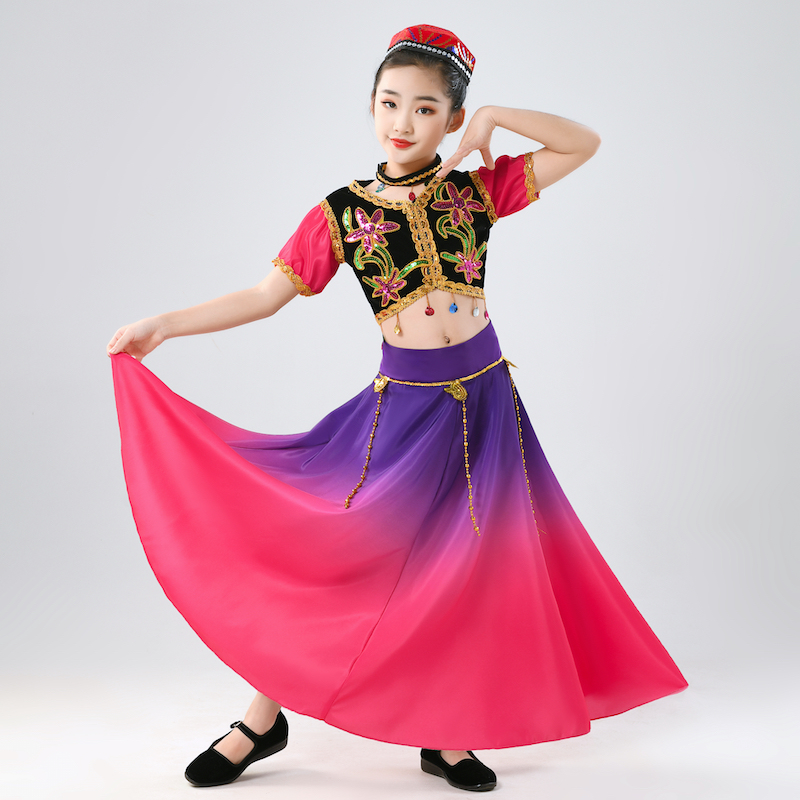 61 children in Xinjiang dance to serve ethnic minority costumes The female Viwu dance suit a small ancient Lie performance suit