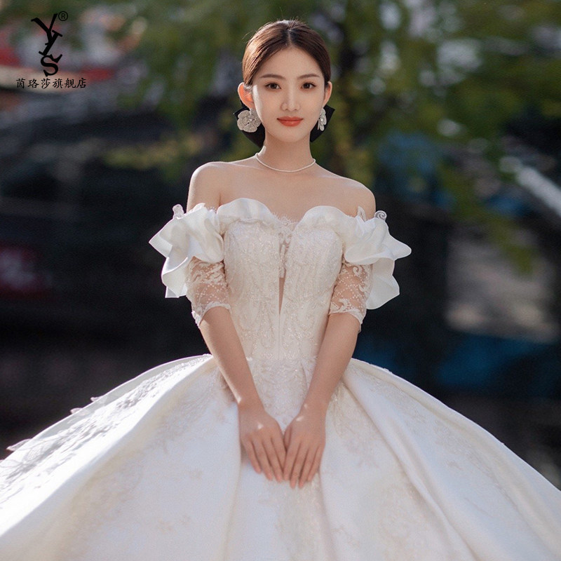 One shoulder satin main wedding dress 2021 new bride female temperament tailing vintage court wind go out yarn winter