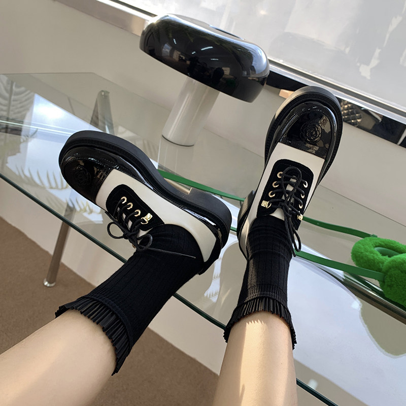 Abaojia black and white color matching thick bottom lace-up color matching small leather shoes women's new style small fragrance style patent leather casual round toe single shoes