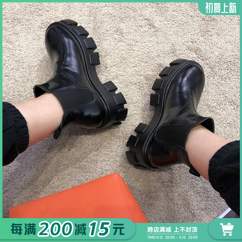 Guan Xiaotong Tongtong Shoe Lacquered Leather Rice Cake Thick Bottom Short Boots Woman Dermis Plus gear heightening Chelsea boot Martin boots