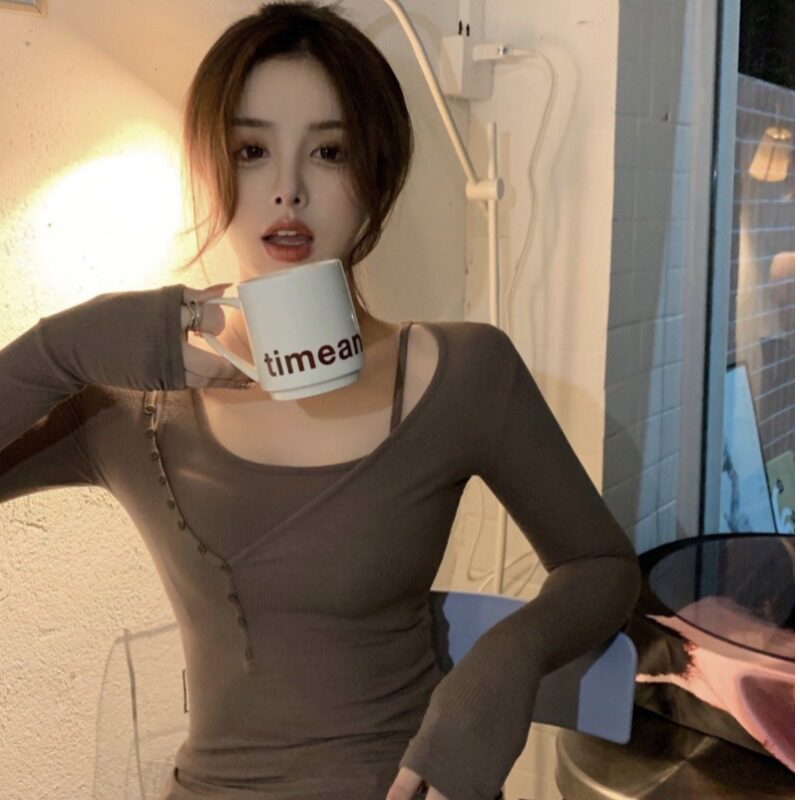 Vanya pure colored blouse autumn winter Han edition of the fake sexy thread fake two T-shirt coat