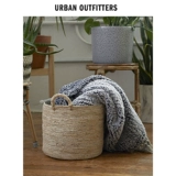 Подготовка корзин для хранения корзин в стиле корзин в стиле и грязная одежда городской одежды.